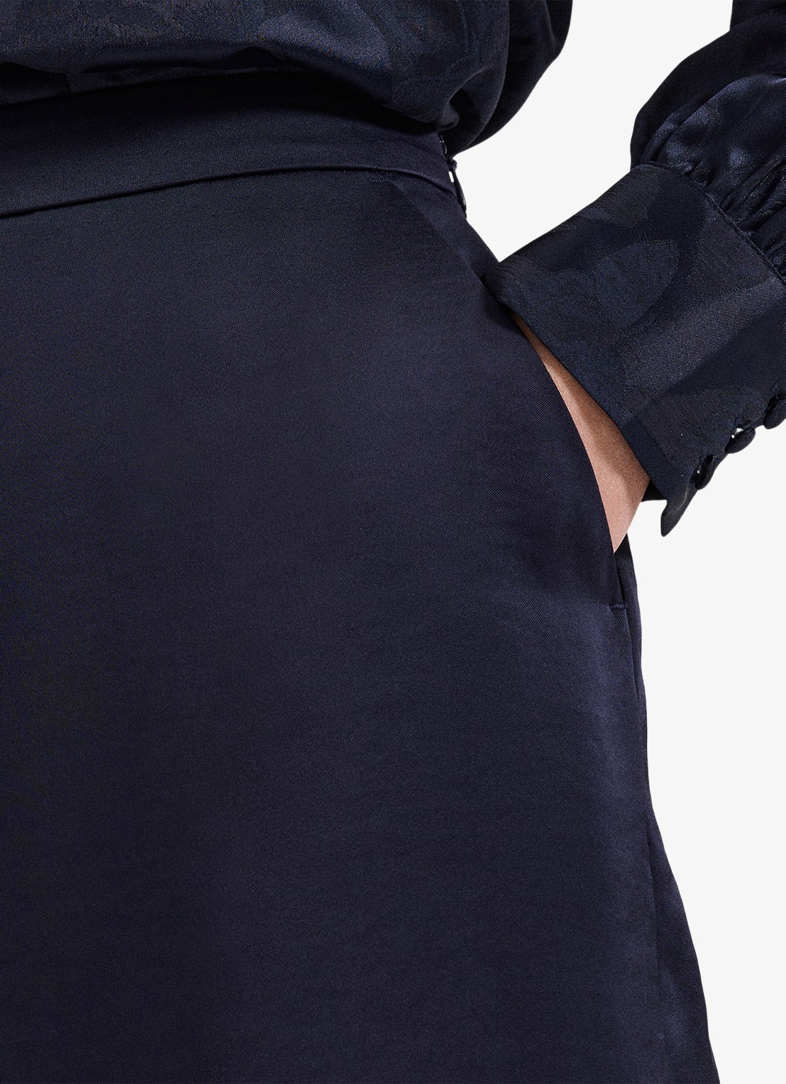 Phase Eight Beccy wide fit pantalon van satijn met steekzakken - detail 3 donkerblauw