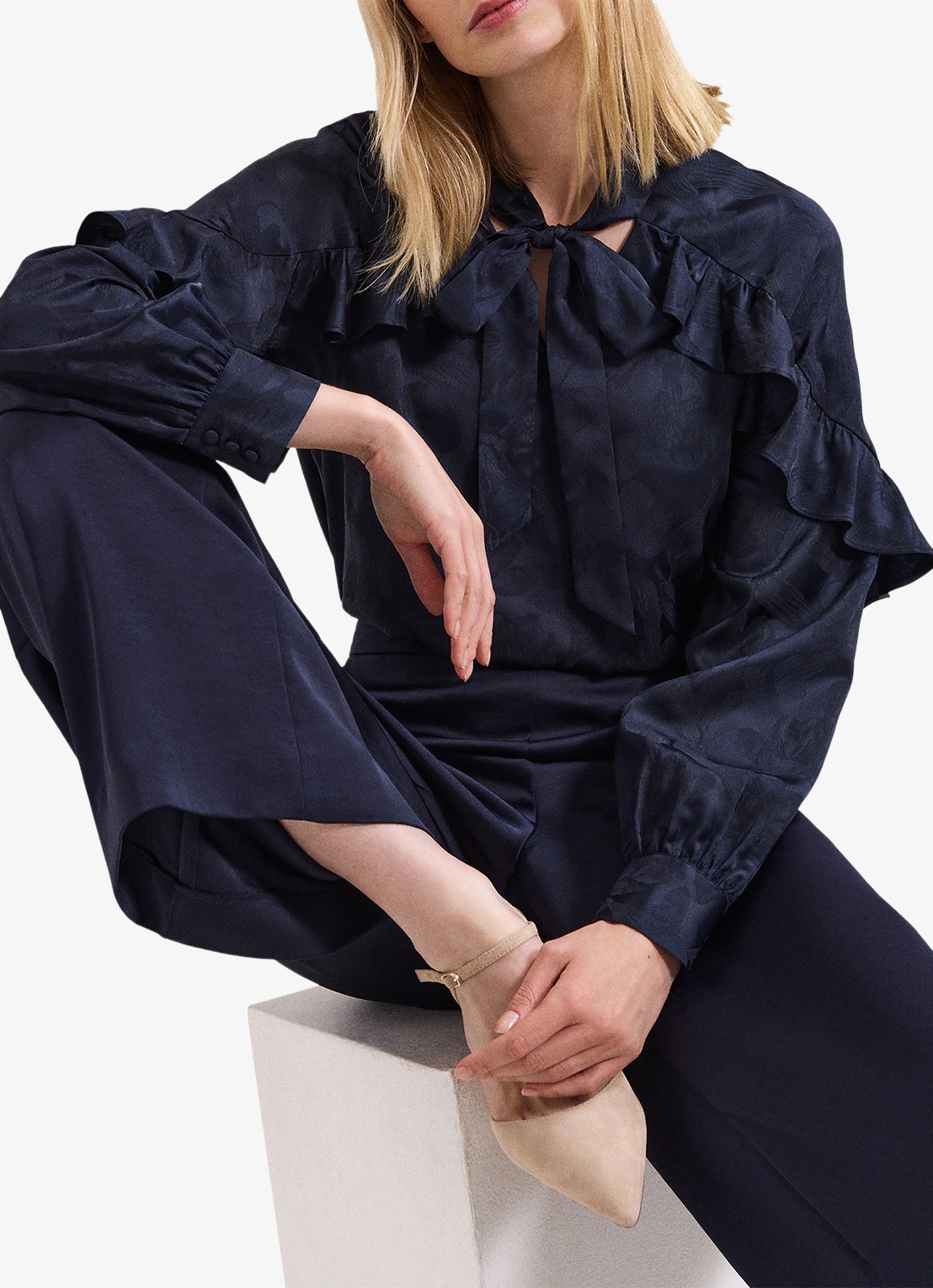 Phase Eight Beccy wide fit pantalon van satijn met steekzakken - detail 4 donkerblauw