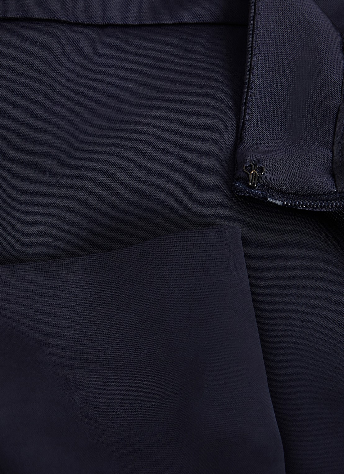 Phase Eight Beccy wide fit pantalon van satijn met steekzakken - detail 6 donkerblauw