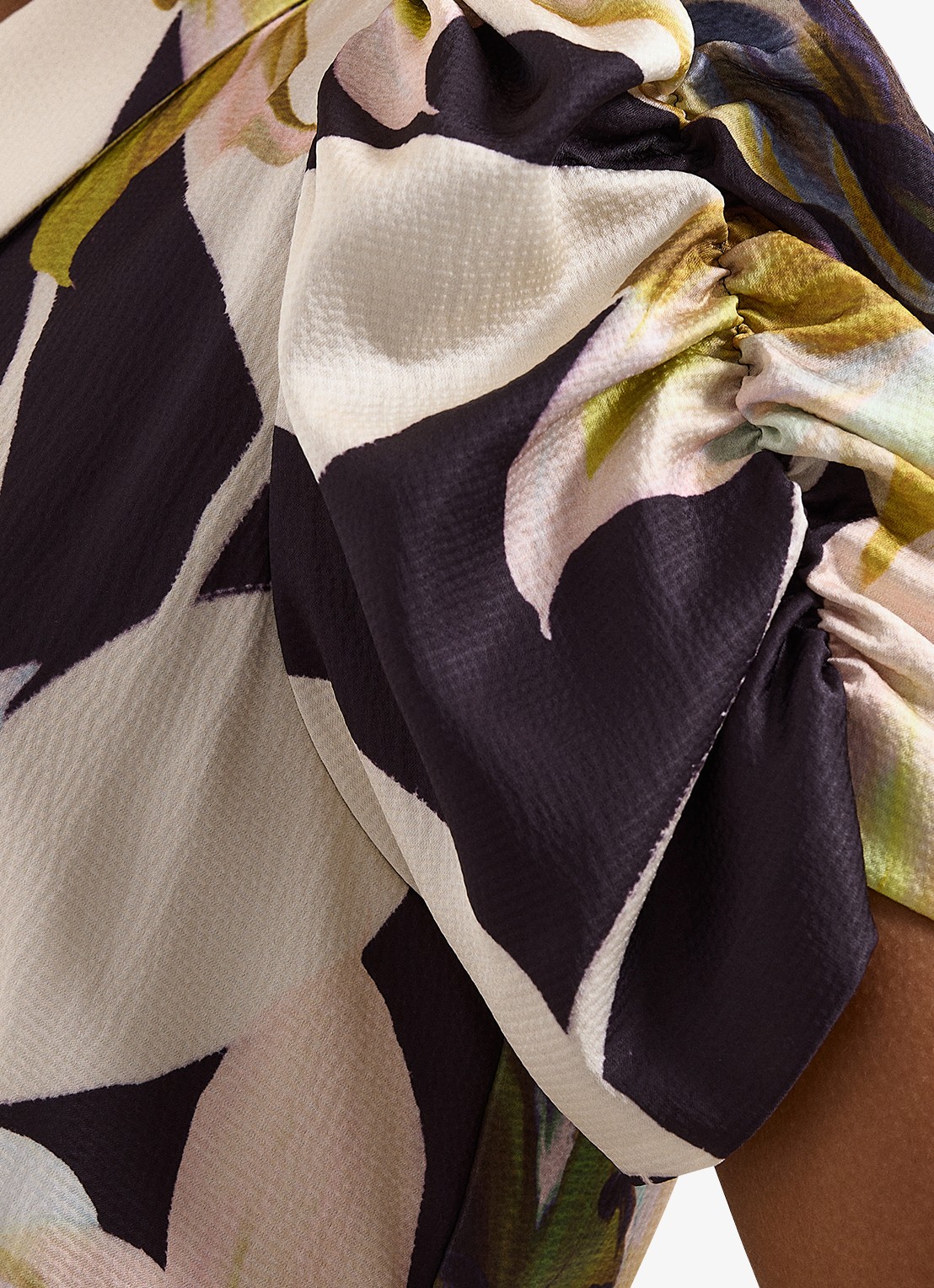 Phase Eight Bella midi blouse jurk met bloememprint - detail 5 zwart