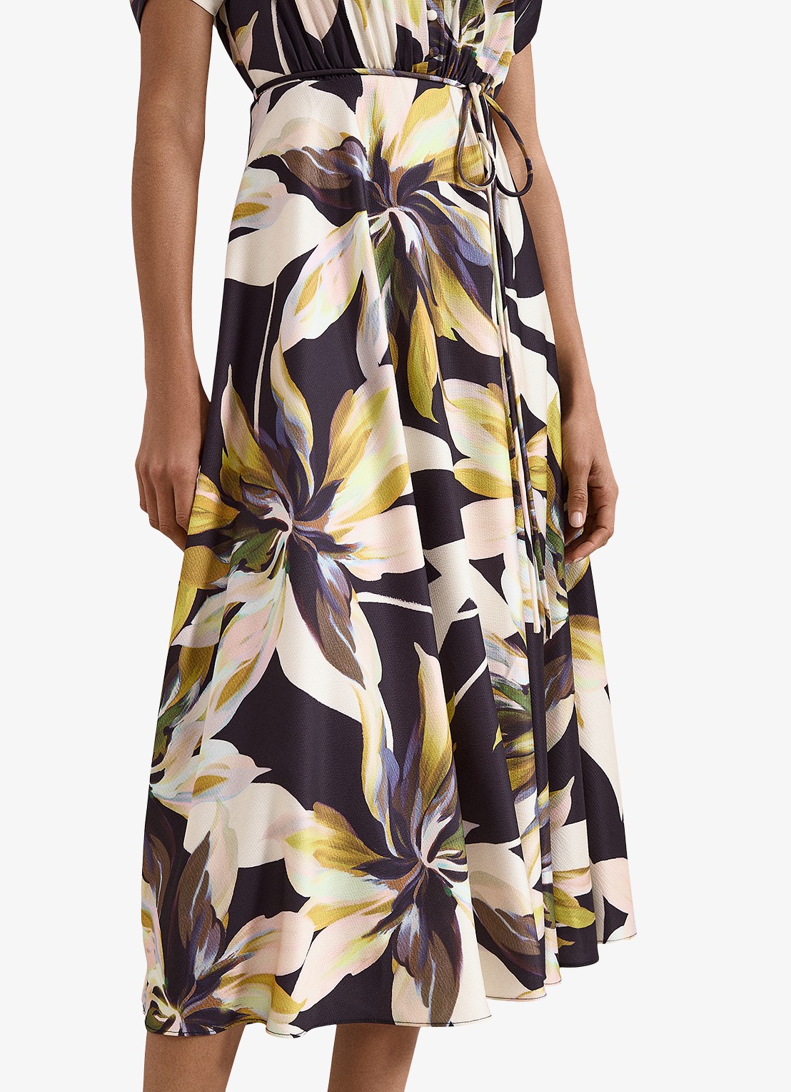 Phase Eight Bella midi blouse jurk met bloememprint - detail 6 zwart