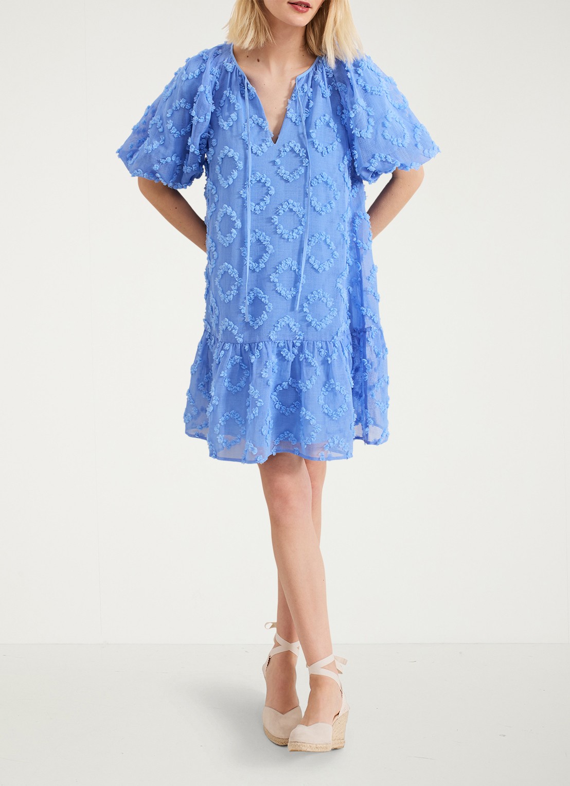Phase Eight Bella midi jurk met strikkraag en structuur - voorkant 8 donkerblauw