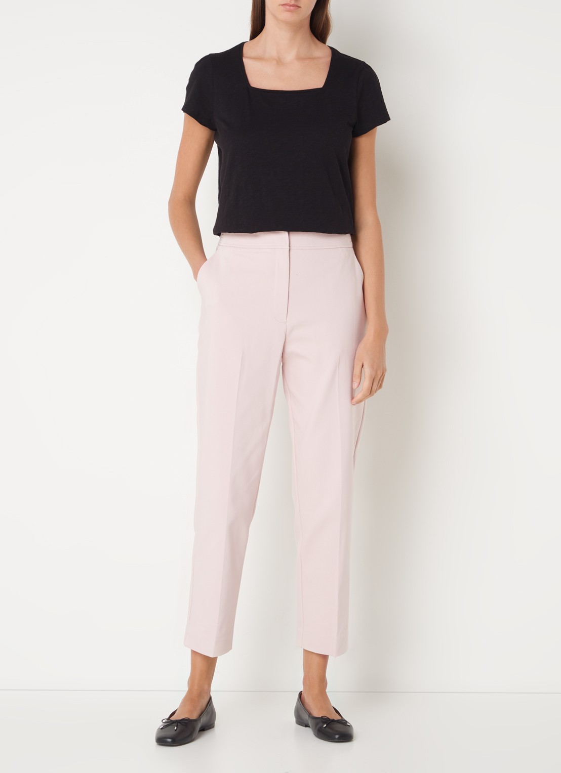 Phase Eight Bella top met rechthoekige hals - voorkant 3 zwart