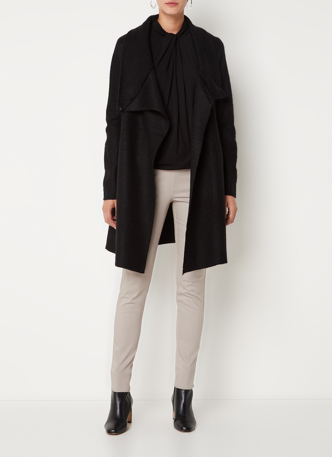 Phase Eight Bellona mantel in wolblend met steekzakken en stretch - voorkant 4 zwart