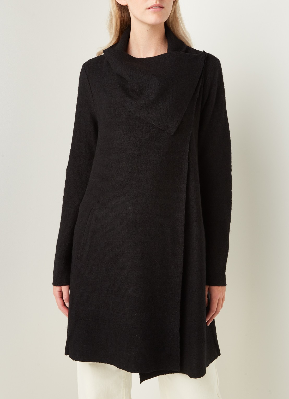 Phase Eight Bellona vest in wolblend met paspelzakken - detail zwart