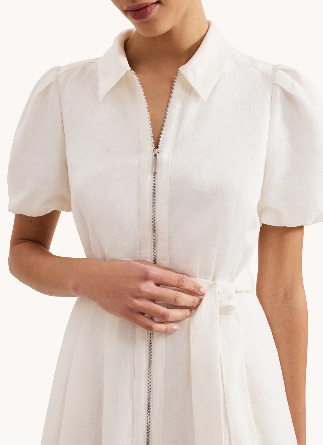 Phase Eight Betsie midi blousejurk met strikceintuur - detail 5 wit