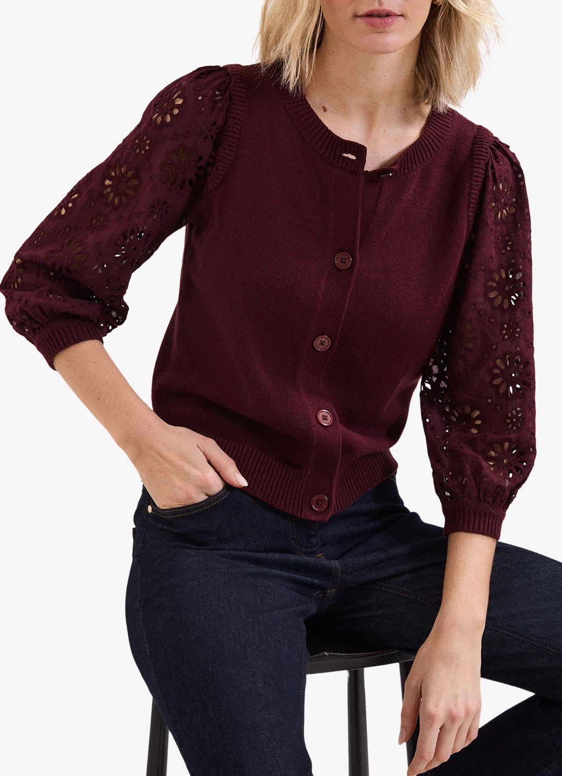 Phase Eight Blythe fijngebreid vest met broderie - detail 2 bourgogne 