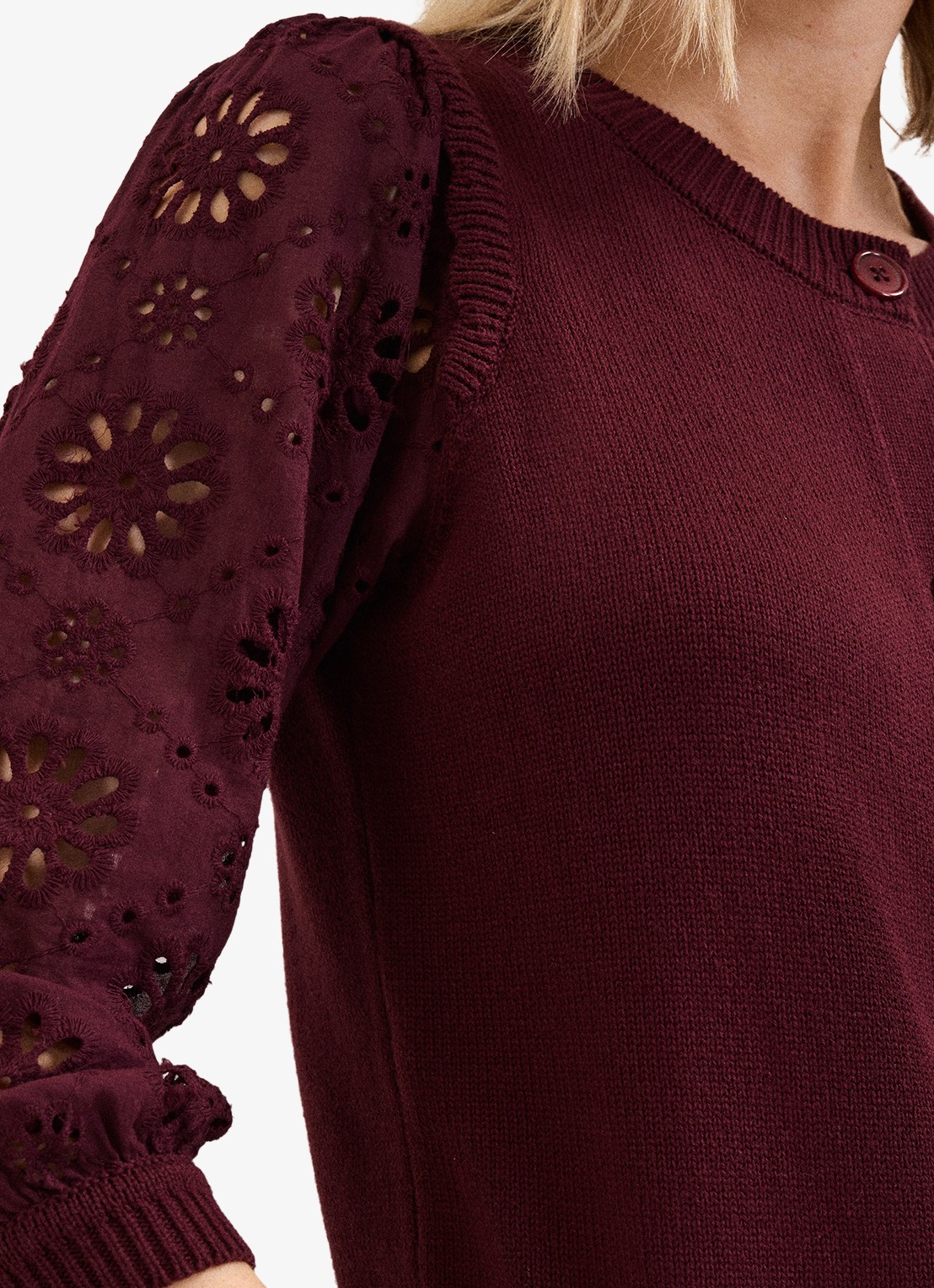 Phase Eight Blythe fijngebreid vest met broderie - detail 3 bourgogne 
