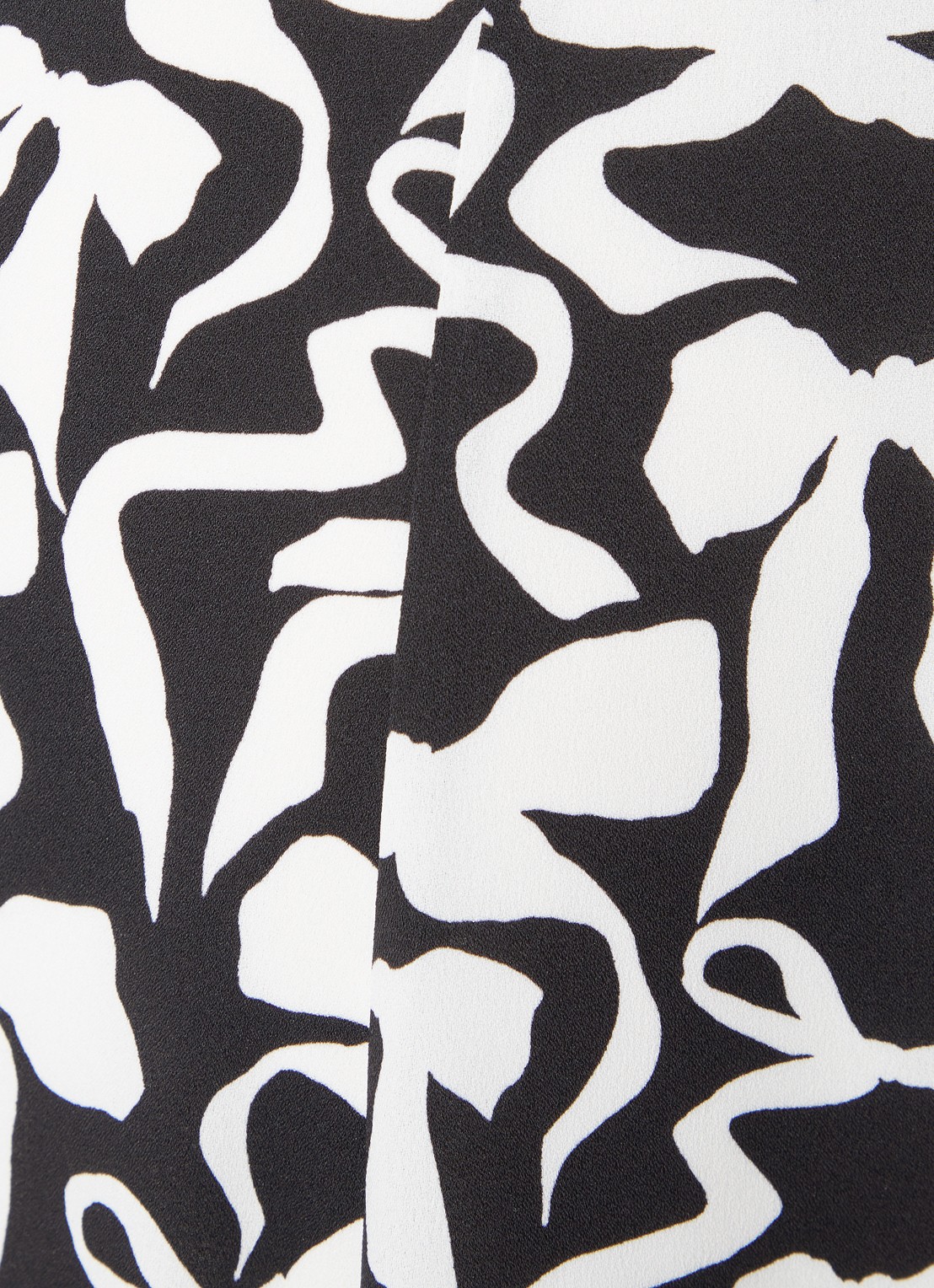 Phase Eight Bonnie midi blousejurk met print en strikceintuur  - detail 5 zwart