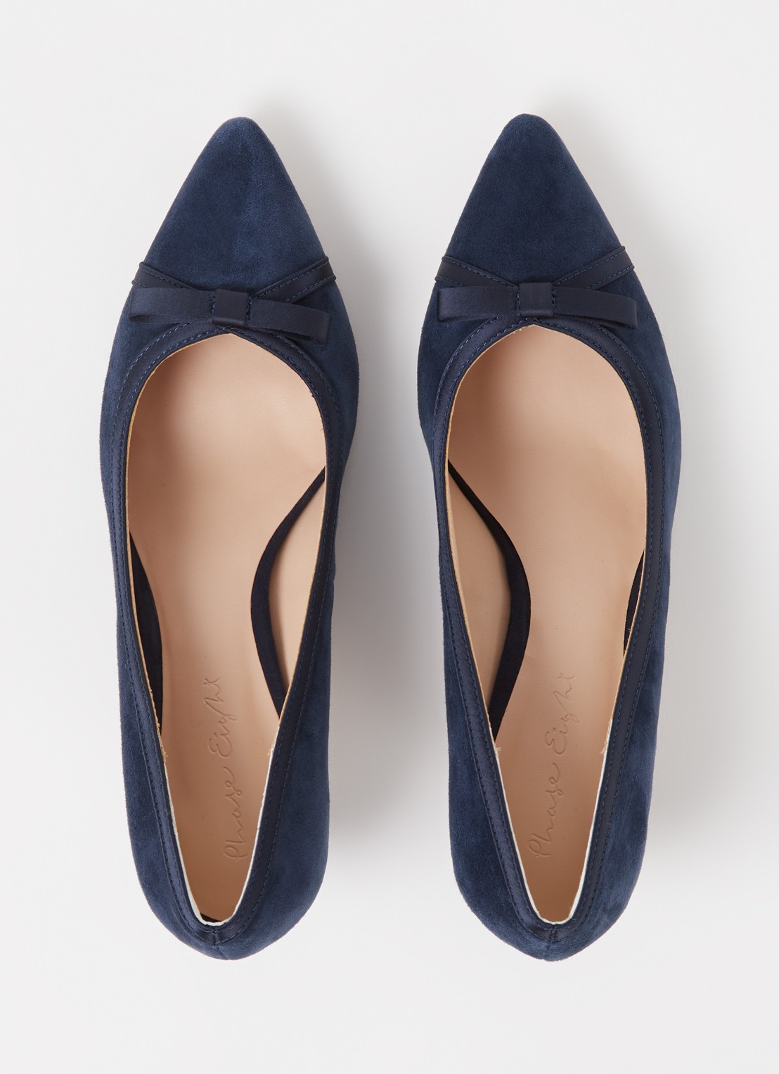 Phase Eight Bow pump van geitensuède - detail 4 donkerblauw