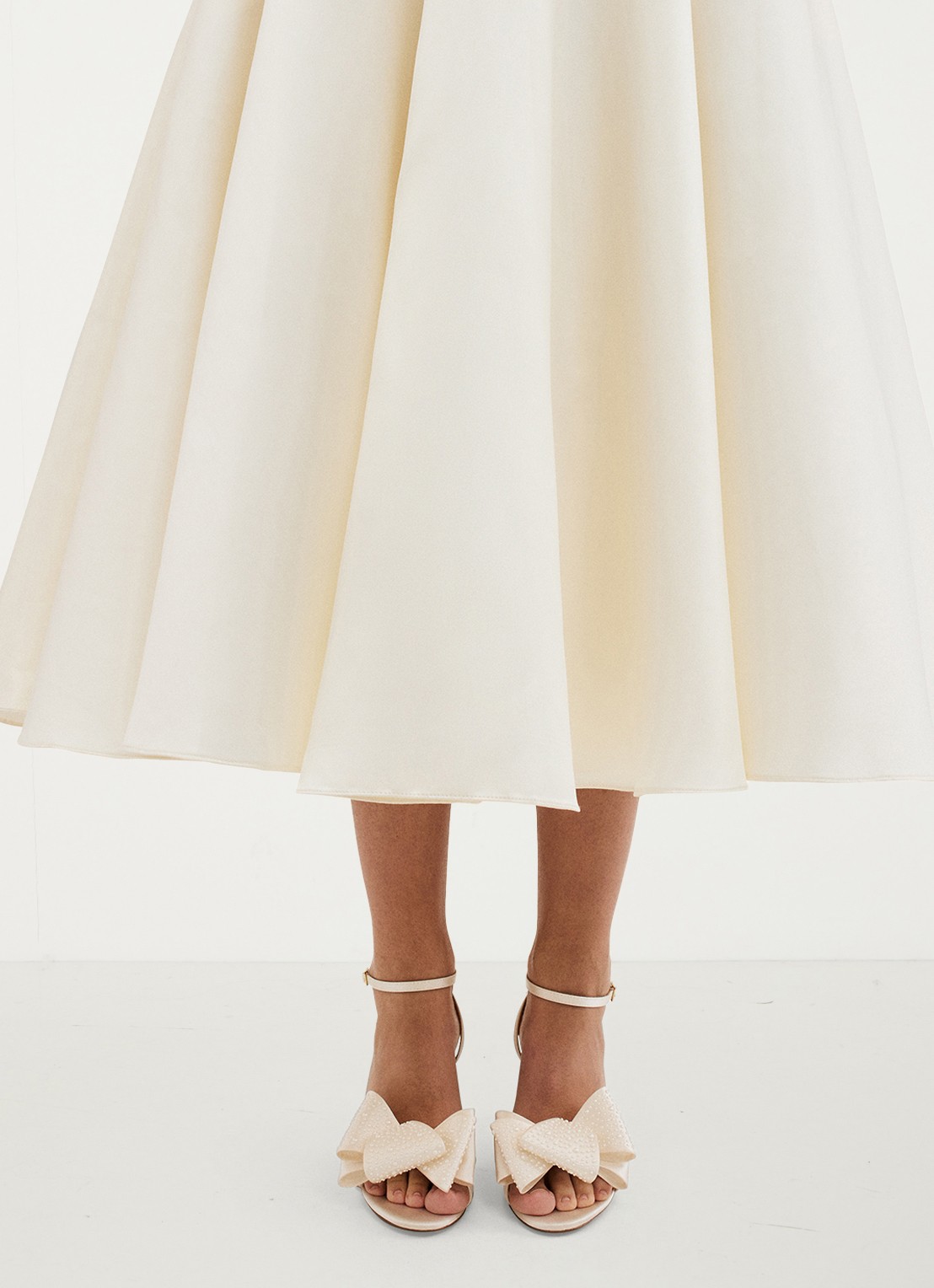 Phase Eight Bow sandalette met strikdetail en studs - detail 4 ivoor