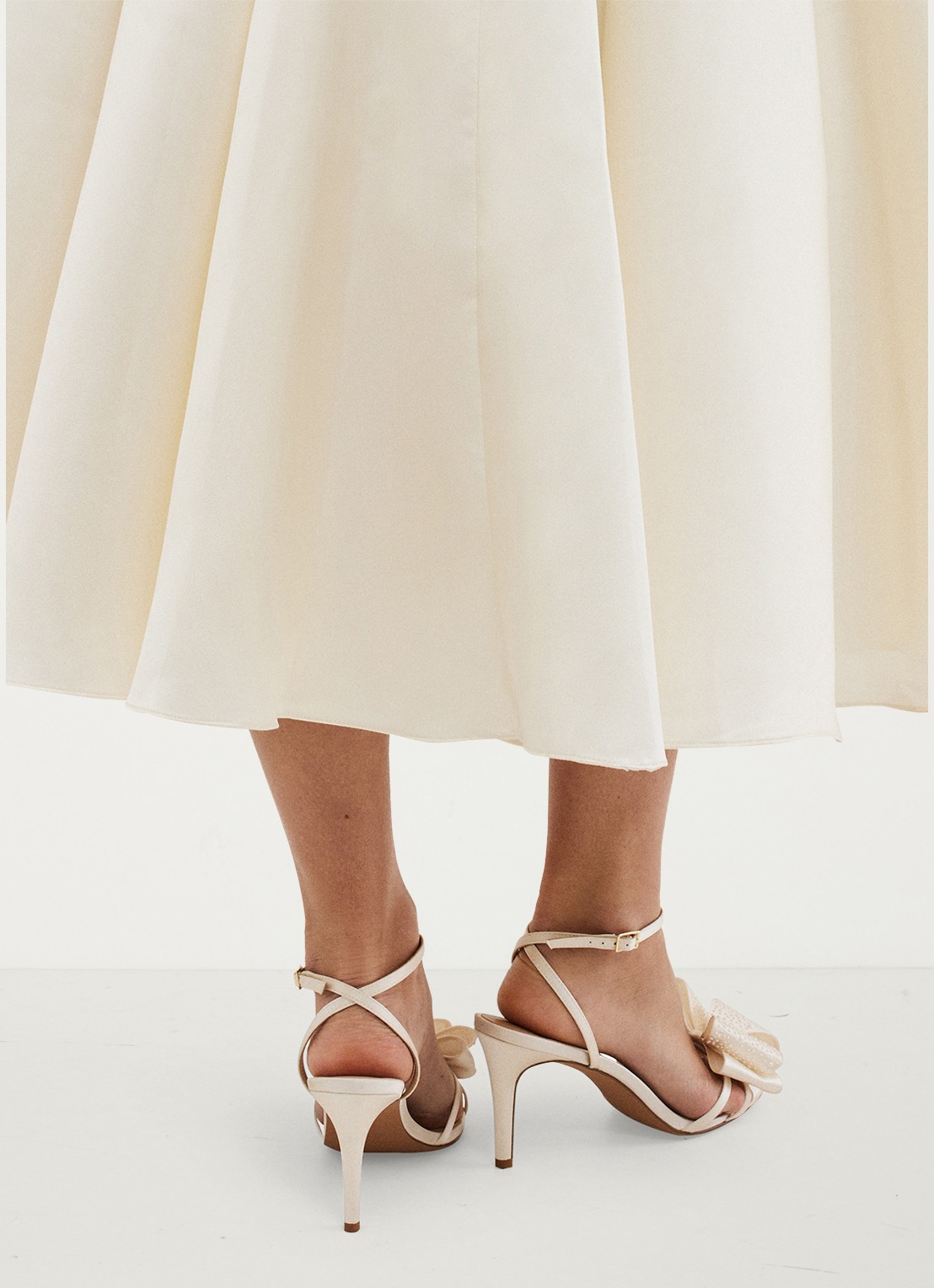 Phase Eight Bow sandalette met strikdetail en studs - detail 5 ivoor