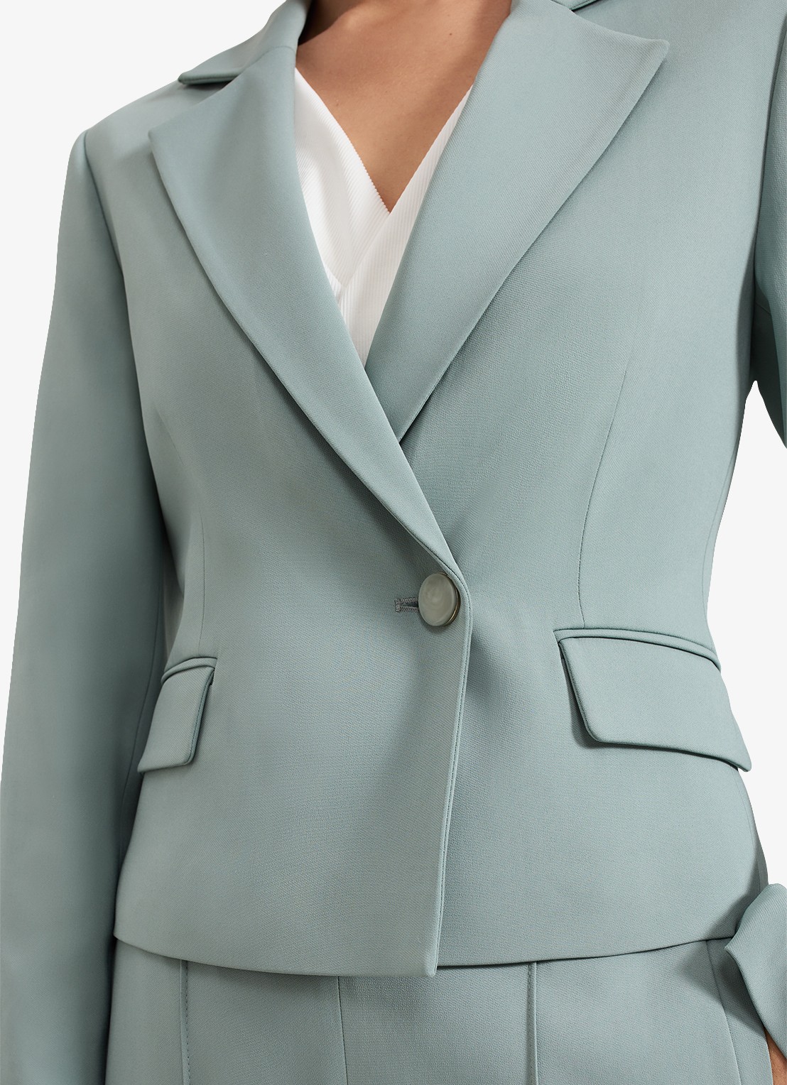 Phase Eight Bowen cropped blazer met klepzakken - detail 5 lichtblauw