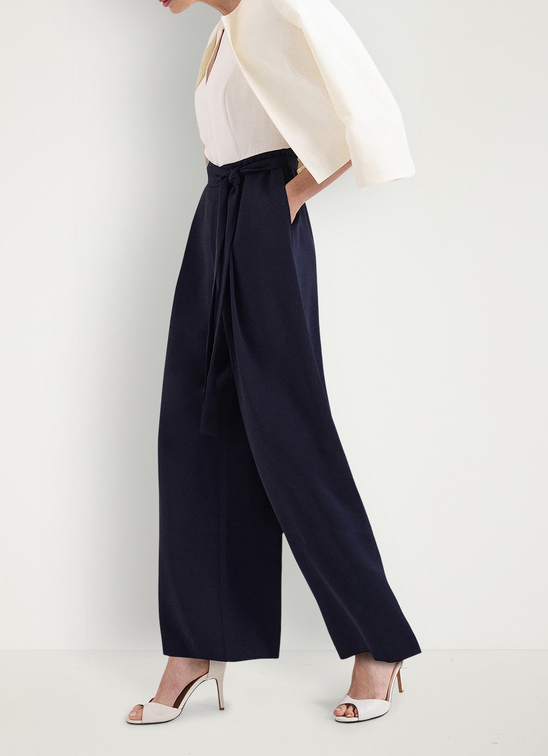 Phase Eight Brylee jumpsuit met strikceintuur - detail 2 donkerblauw