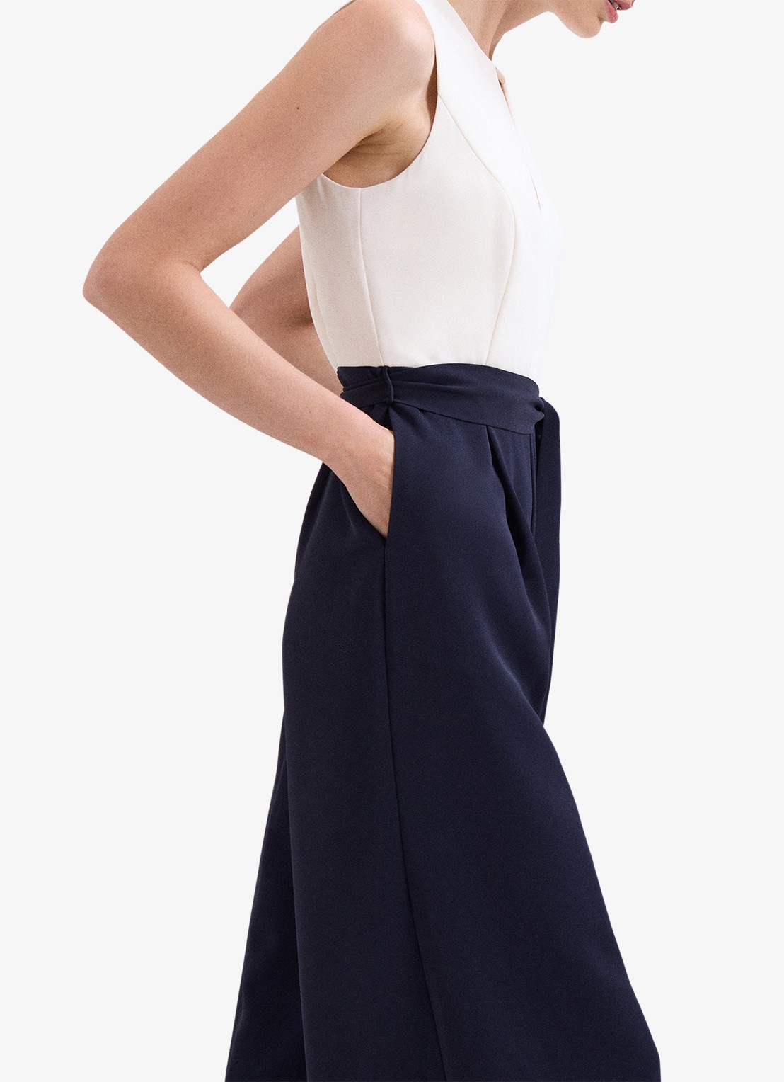 Phase Eight Brylee jumpsuit met strikceintuur - detail 4 donkerblauw