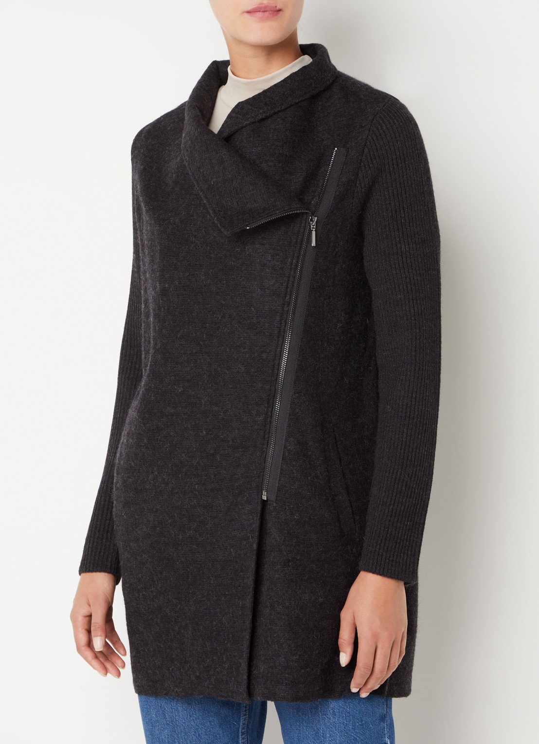 Phase Eight Byanca mantel in wolblend met rib en asymmetrische ritssluiting - detail donkergrijs