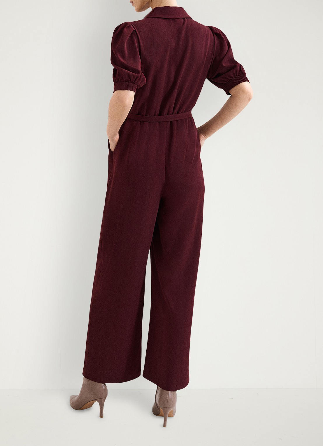 Phase Eight Candice jumpsuit met pofmouw - achterkant 6 bordeauxrood