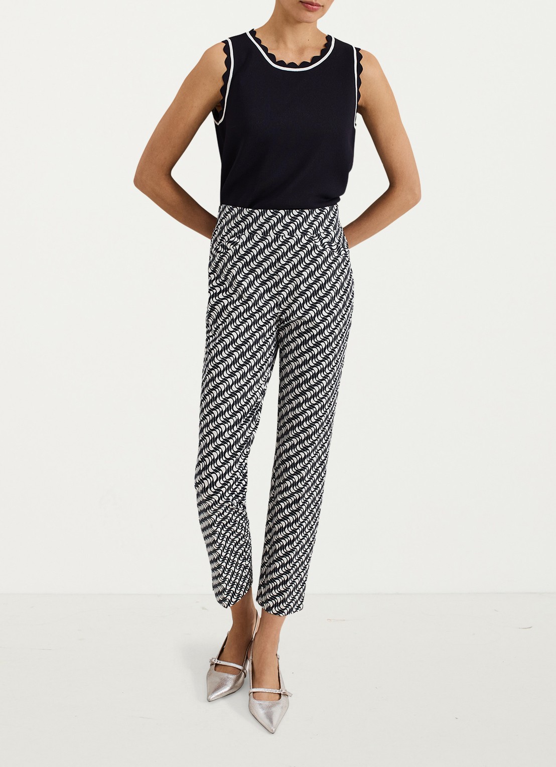 Phase Eight Carmella high waist slim fit cropped pantalon met grafische print - voorkant 3 donkerblauw