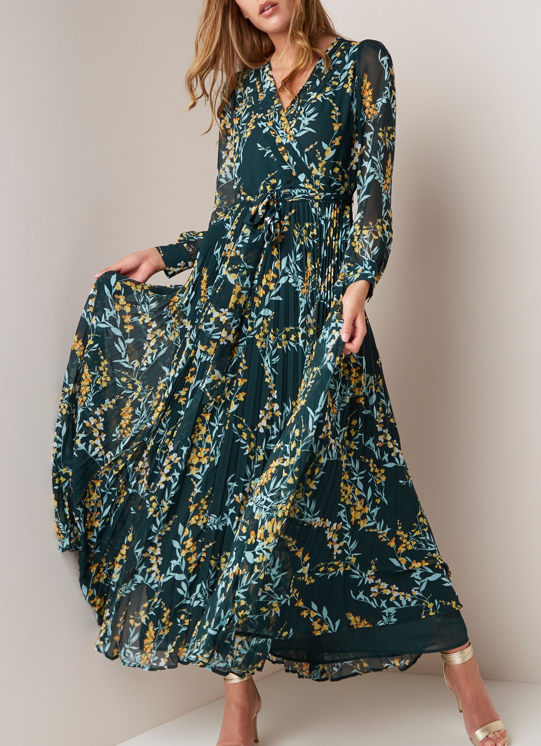 Phase Eight Carmen maxi jurk met plissé en strikceintuur - detail 4 flessengroen
