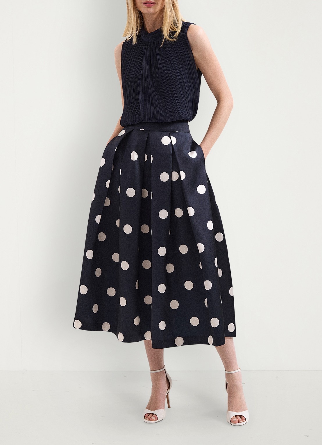 Phase Eight Celeste midi rok met stippenprint - detail 2 donkerblauw