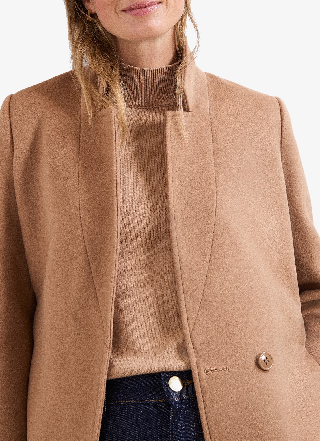 Phase Eight Charlotte mantel in wolblend met strikceintuur - detail 2 camel