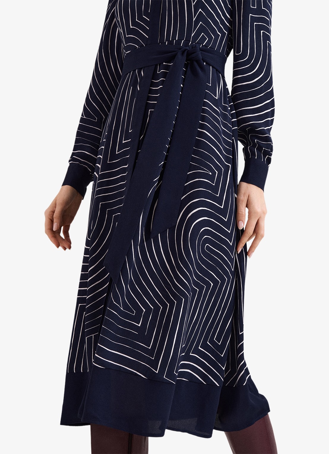 Phase Eight Charlotte midi jurk met grafische print - detail 5 donkerblauw