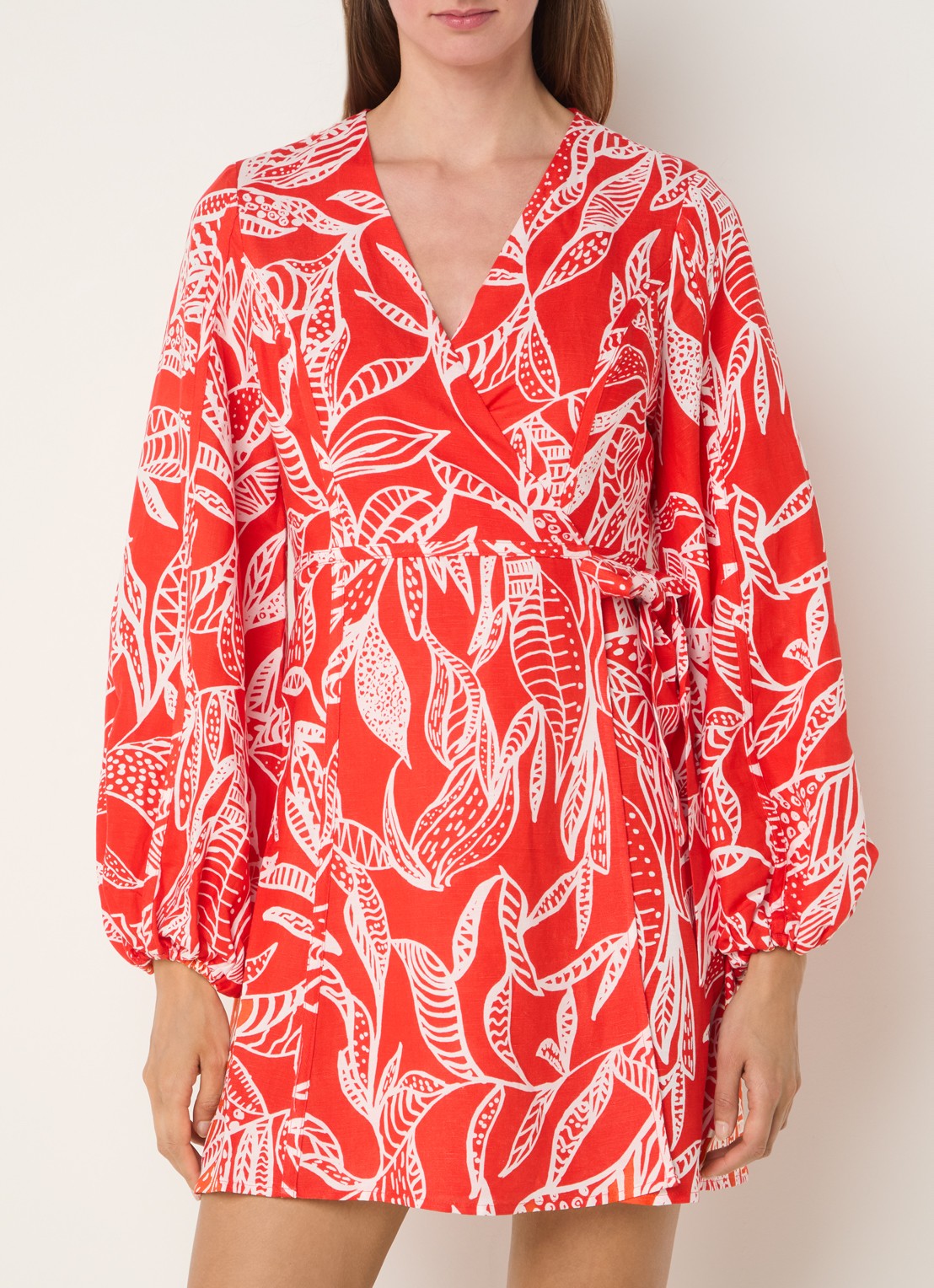 Phase Eight Charlotte mini wikkeljurk met bladprint - detail rood
