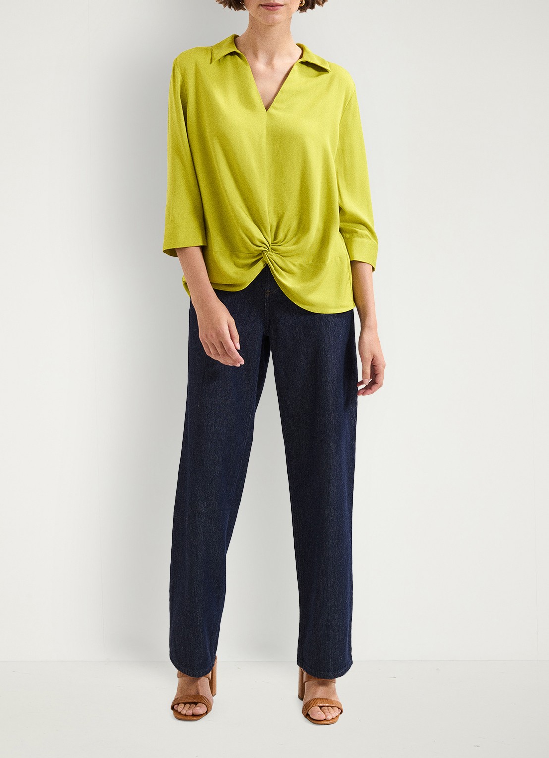 Phase Eight Clary blouse met knoopdetail - voorkant 6 lime