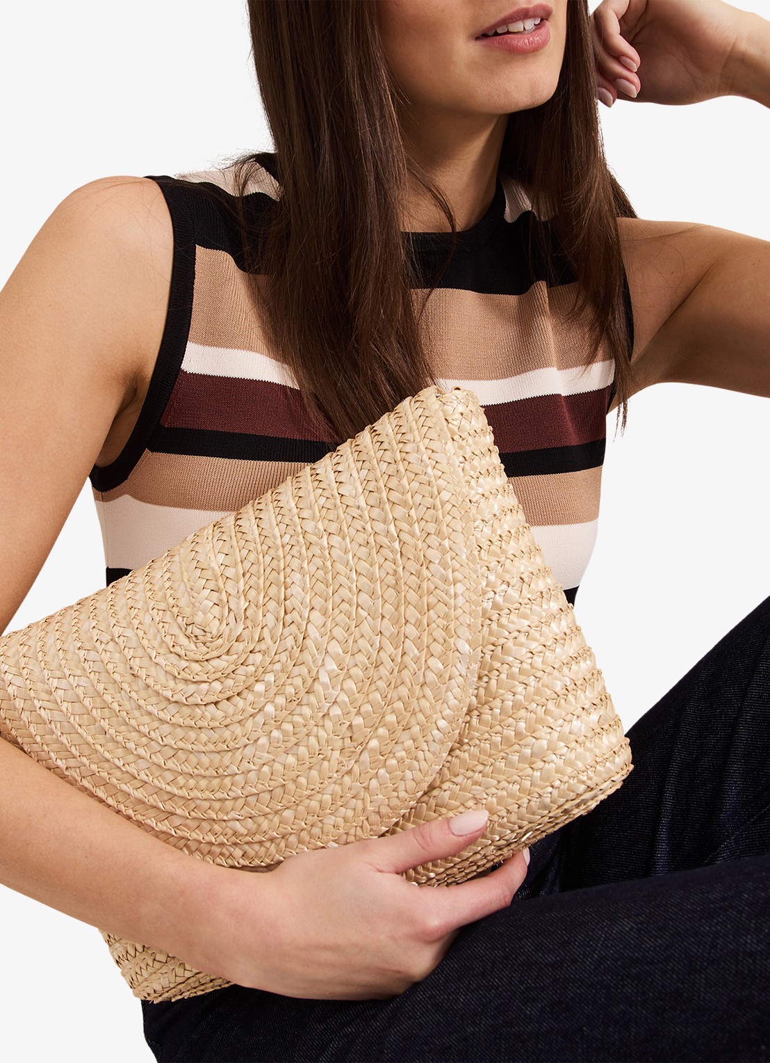 Phase Eight Clutch van raffia - detail 3 camel