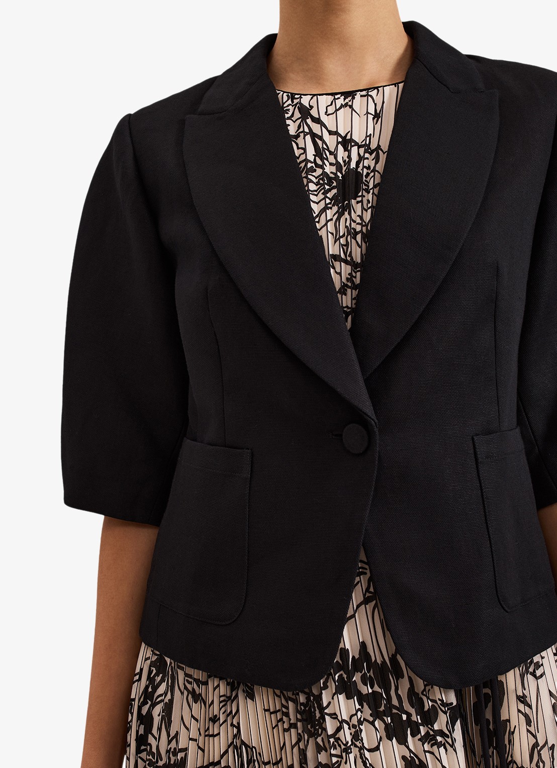 Phase Eight Coniston blazer met opgestikte zakken - detail 4 zwart