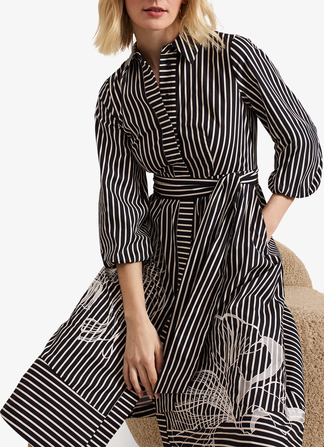 Phase Eight Corina midi blousejurk met print en strikceintuur - detail 8 zwart