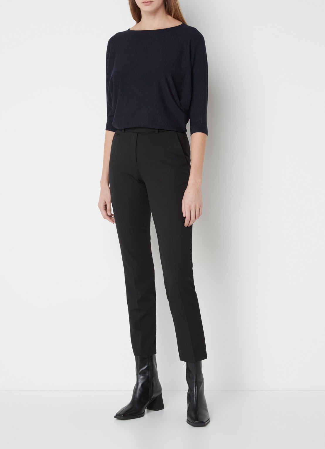 Phase Eight Cristine fijngebreide top  - voorkant 2 donkerblauw