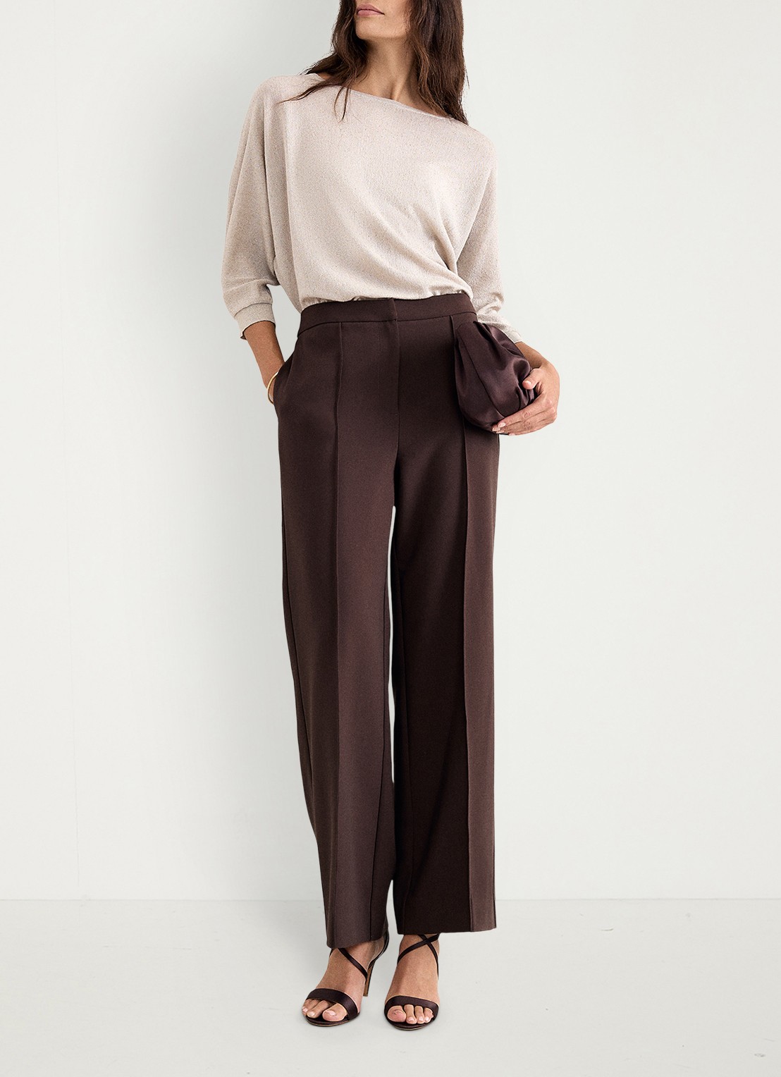 Phase Eight Cristine fijngebreide trui met pailletten - voorkant 8 beige