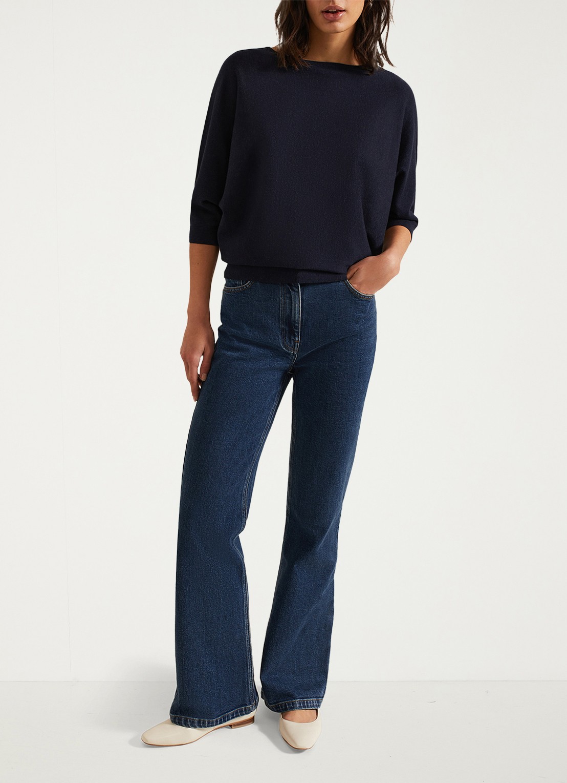 Phase Eight Cristine fijngebreide trui met stretch - voorkant 3 donkerblauw
