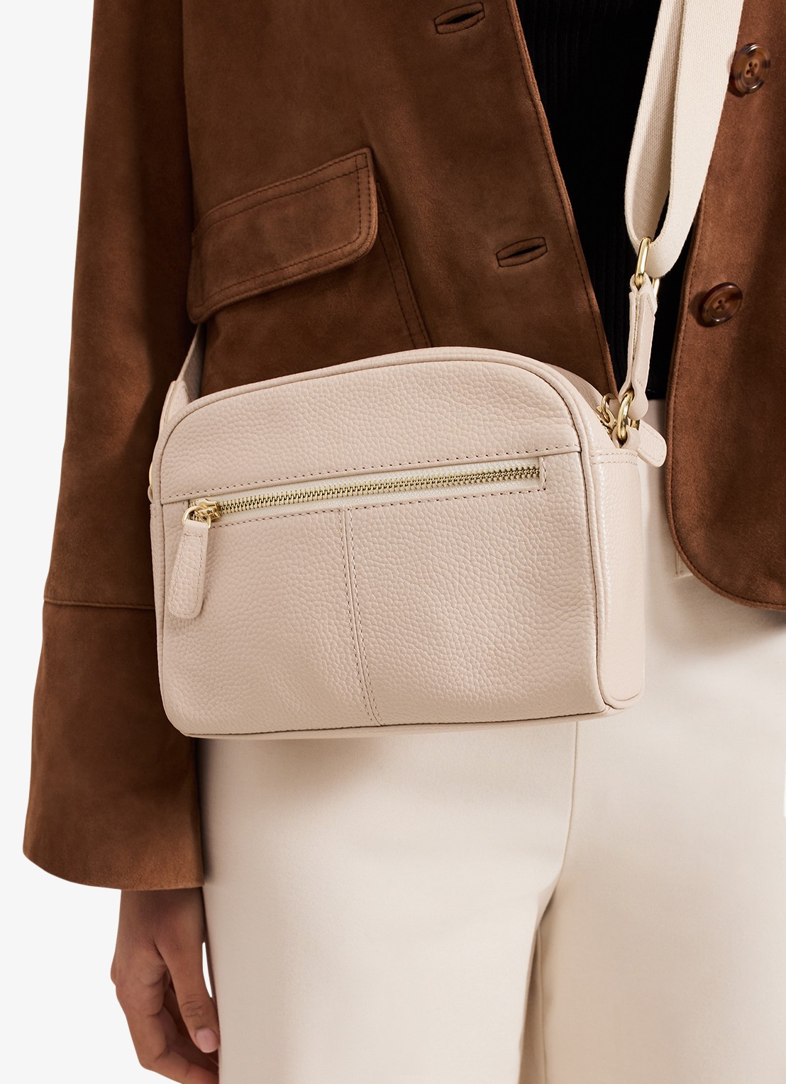 Phase Eight Crossbodytas van leer - detail 6 ivoor
