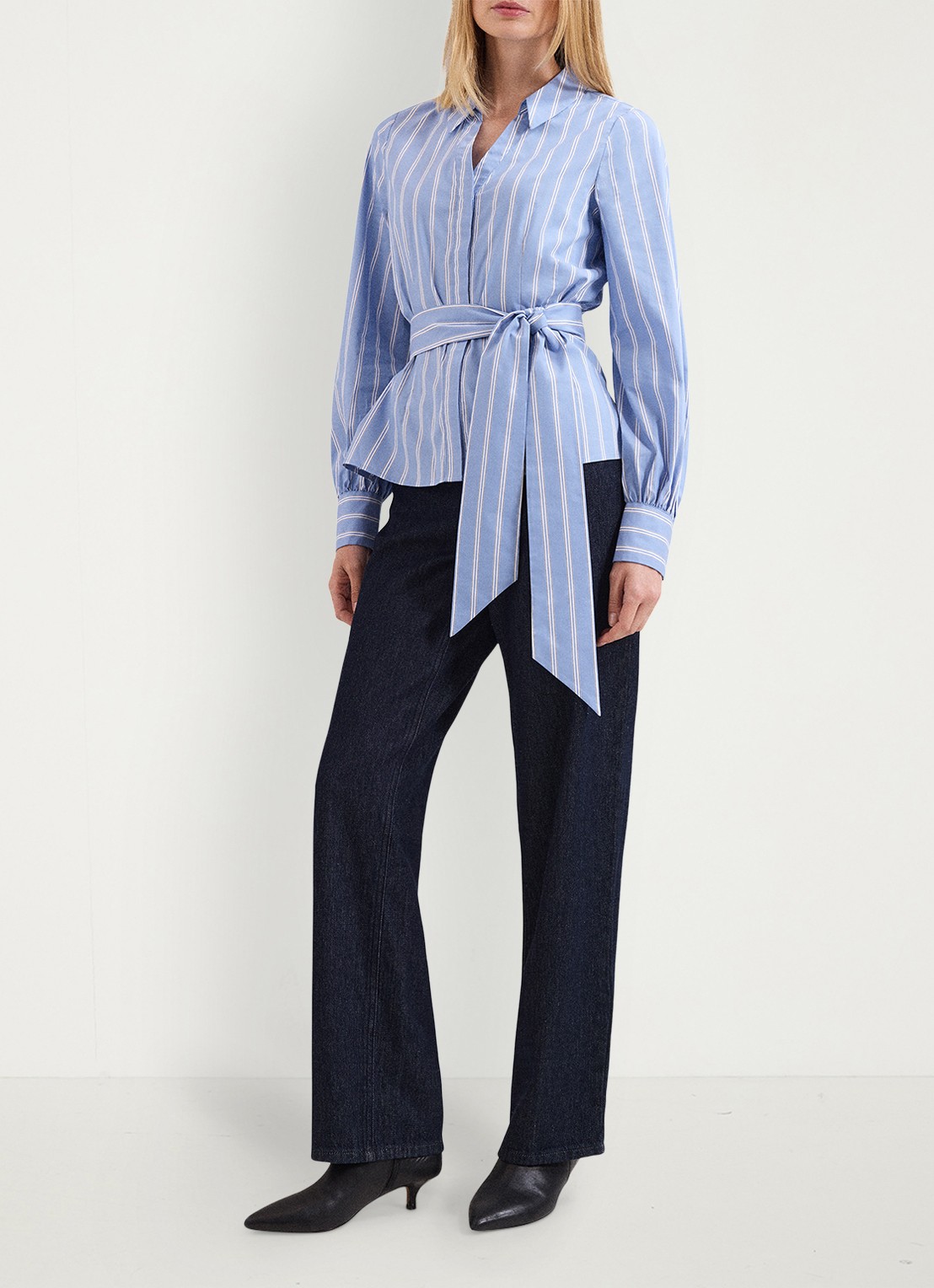 Phase Eight Dakota blouse met streepprint en strikceintuur - voorkant 2 donkerblauw