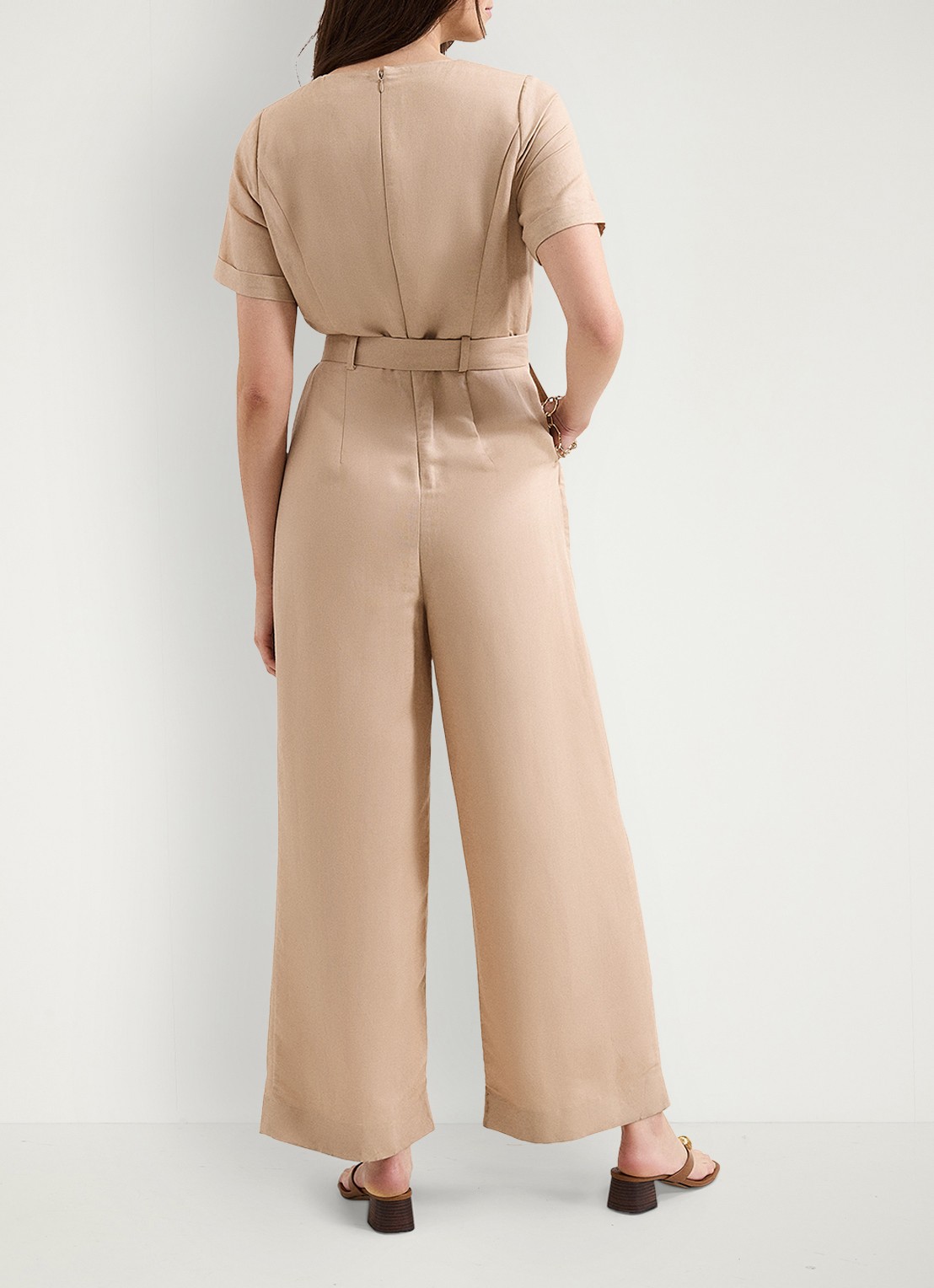 Phase Eight Daniela loose fit jumpsuit met strikceintuur - achterkant beige