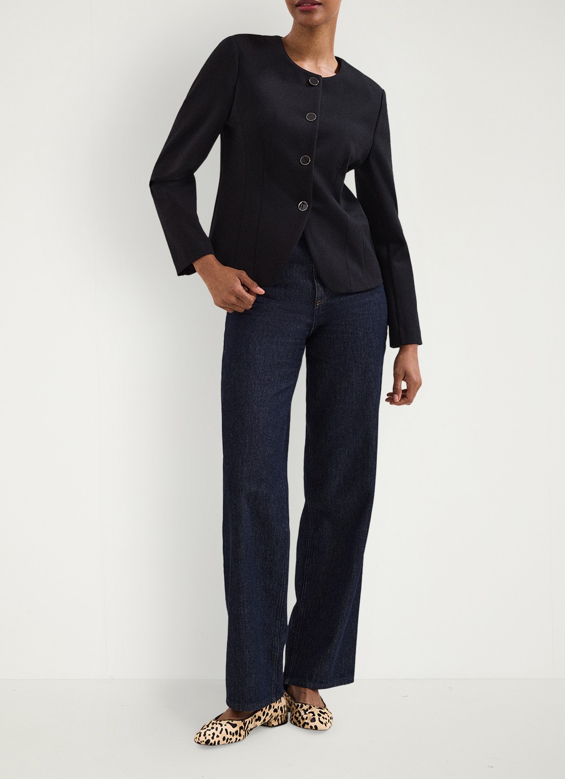 Phase Eight Danni blazer met schoudervulling - detail zwart