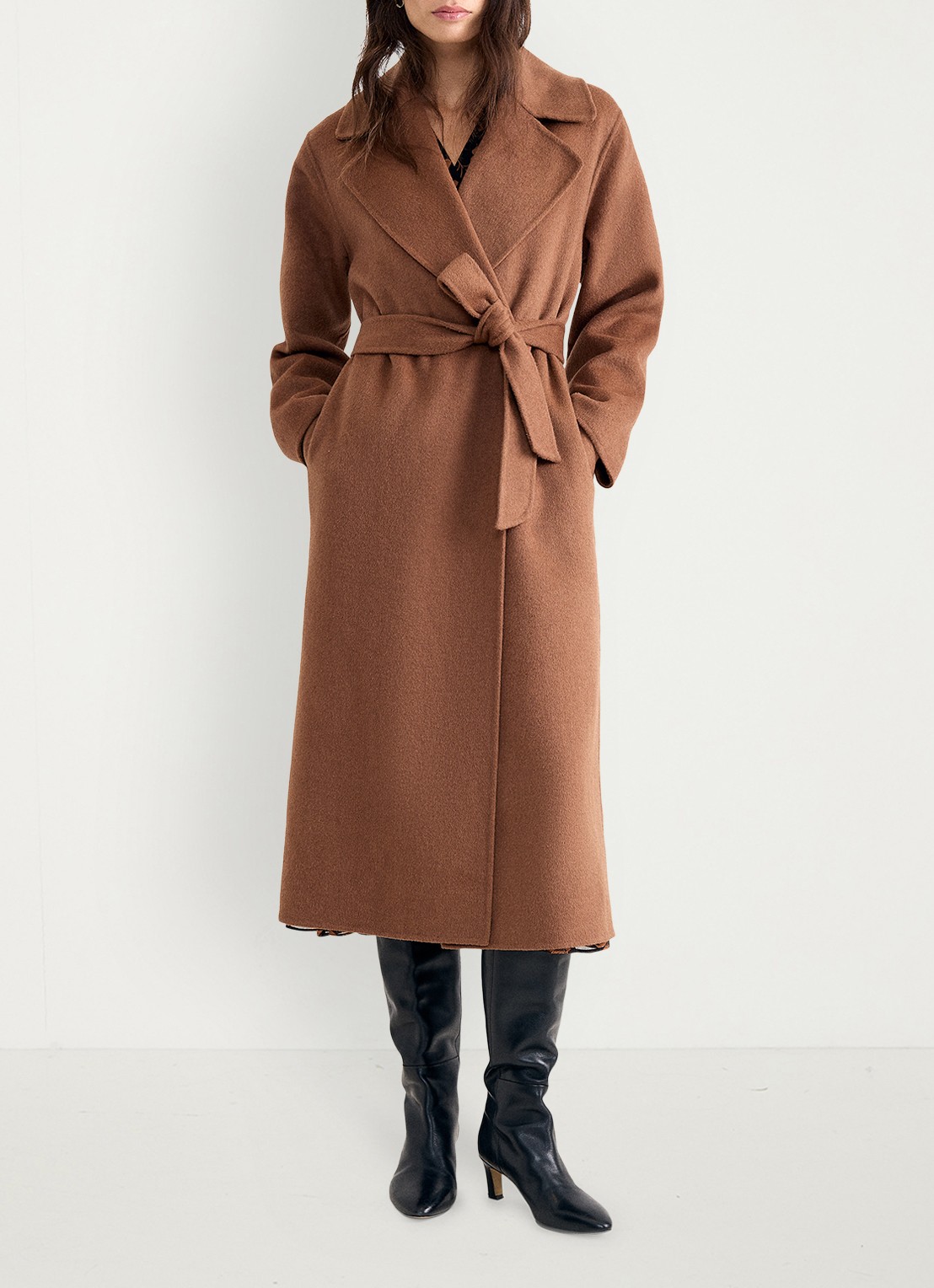 Phase Eight Darcy mantel in wolblend met strikceintuur - voorkant 2 bruin