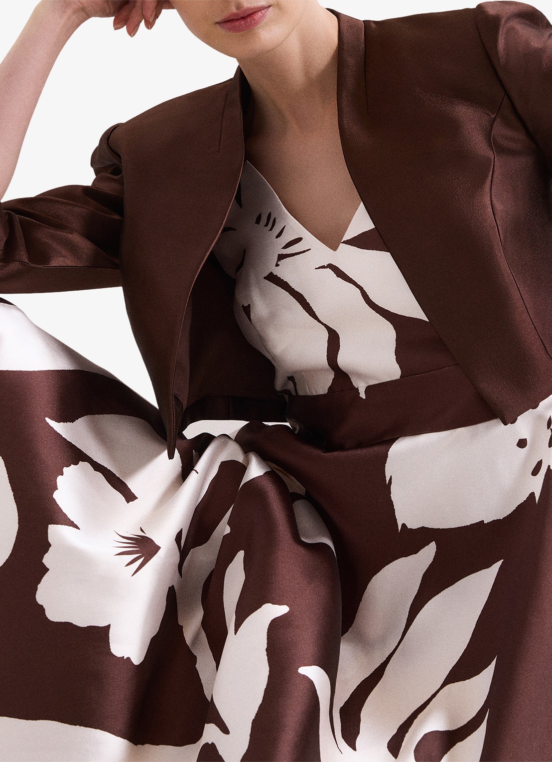 Phase Eight Delicia midi jurk met bloemenprint - detail 6 chocoladebruin