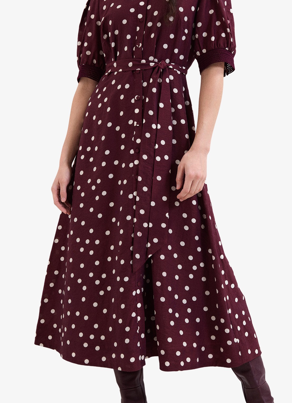 Phase Eight Delphine midi blousejurk met stippenprint en strikceintuur - detail 4 burgundy