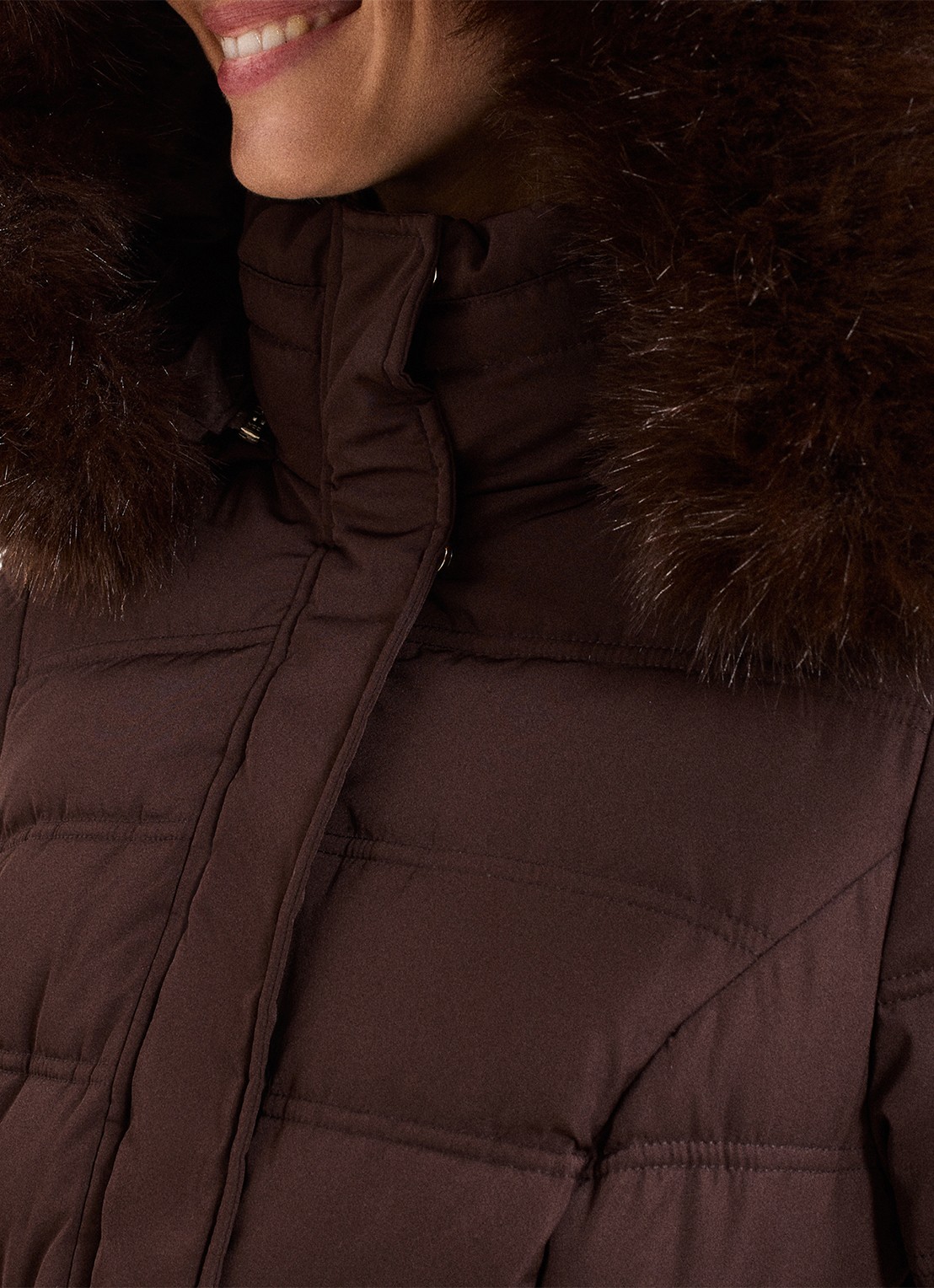 Phase Eight Dixie puffer jas met afneembare imitatiebontkraag - detail 5 donkerbruin