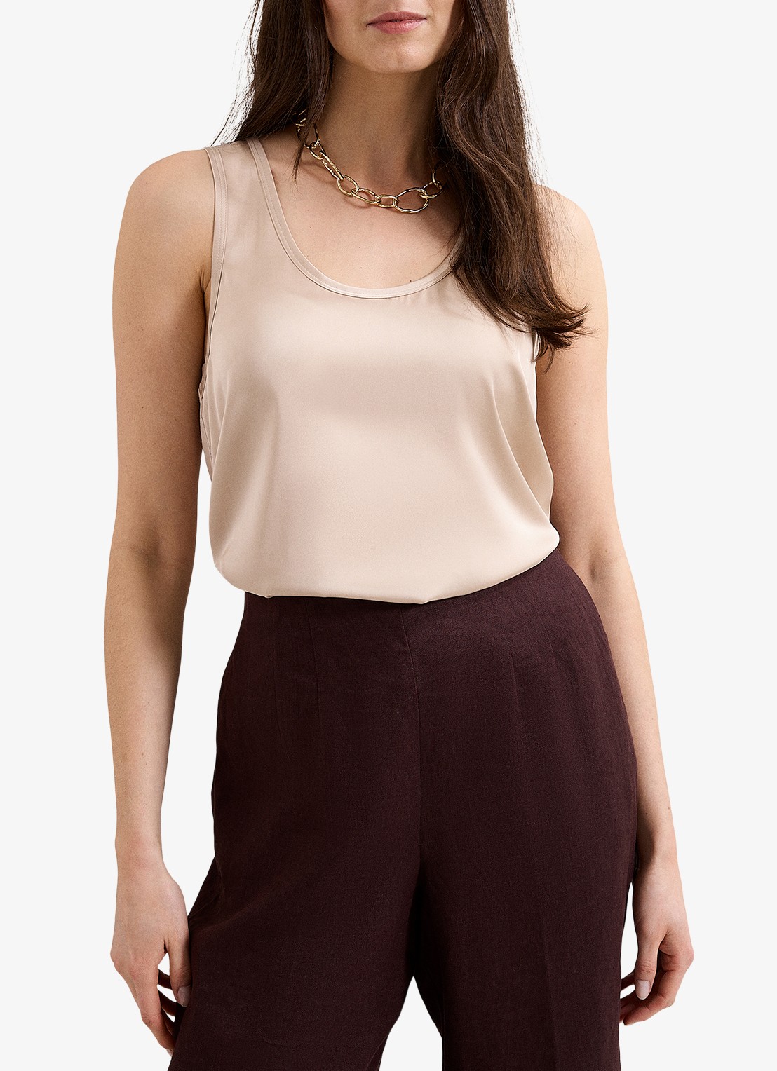 Phase Eight Edie top met glanzende finish - detail goud