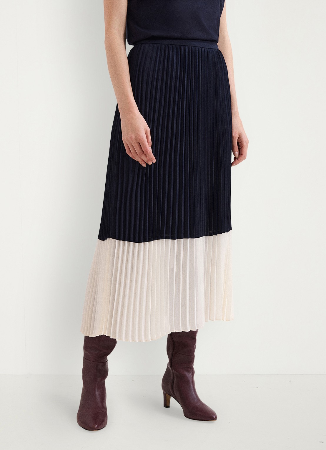 Phase Eight Eleanor midi rok met plooien - detail 3 donkerblauw