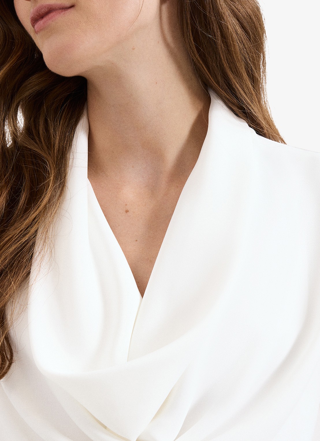 Phase Eight Ella top met watervalhals - detail 5 ivoor