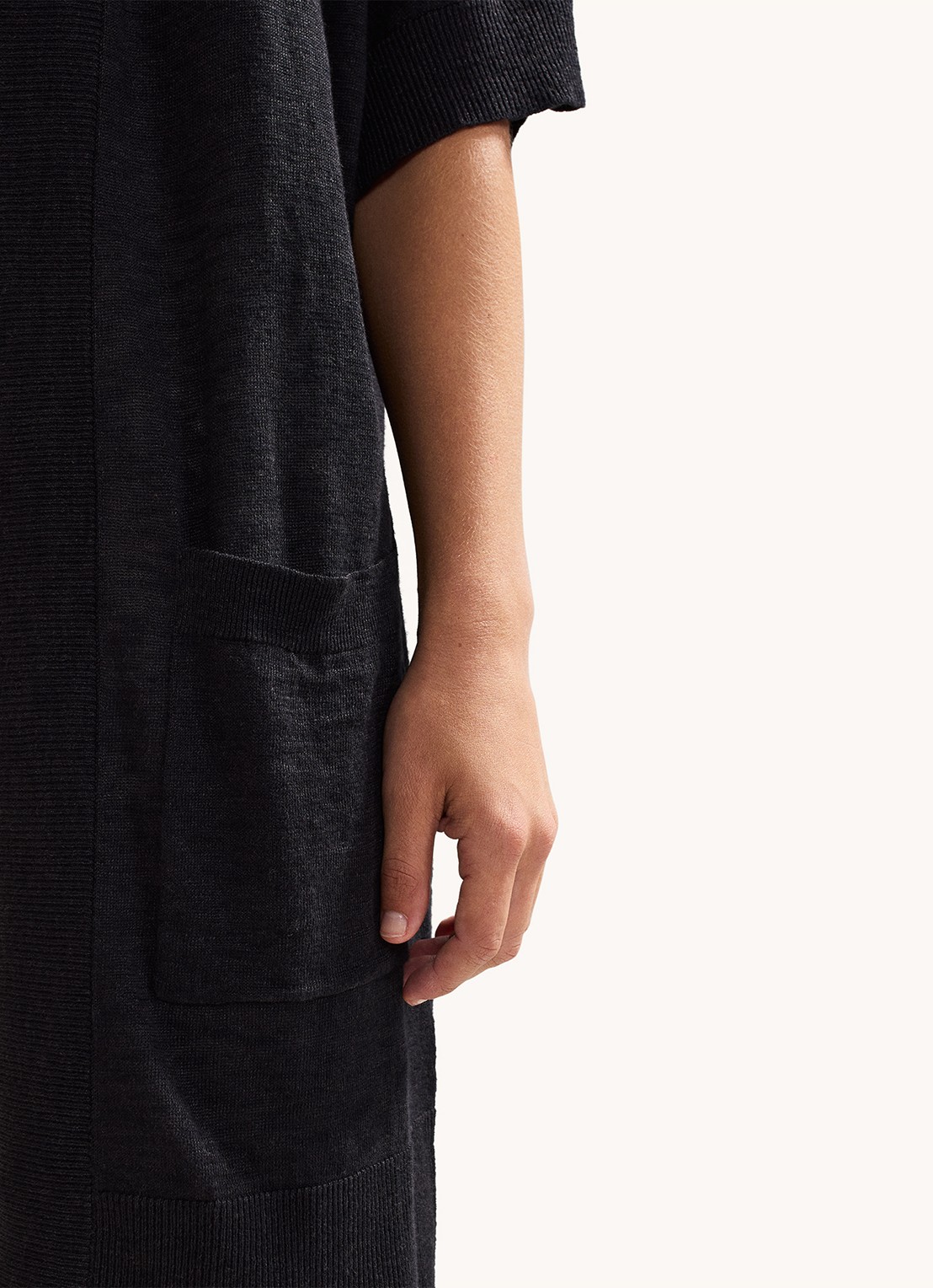 Phase Eight Elma fijngebreid vest met steekzakken - detail 6 zwart