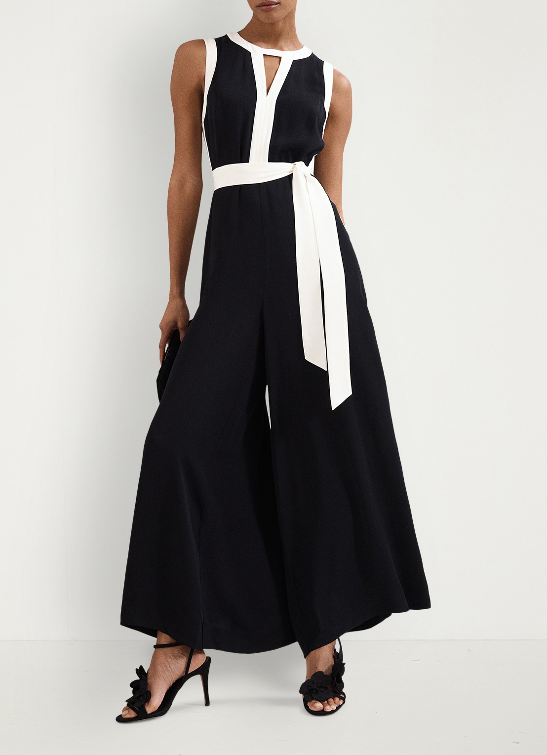 Phase Eight Elowen wide fit jumpsuit net strikceintuur - detail 2 zwart