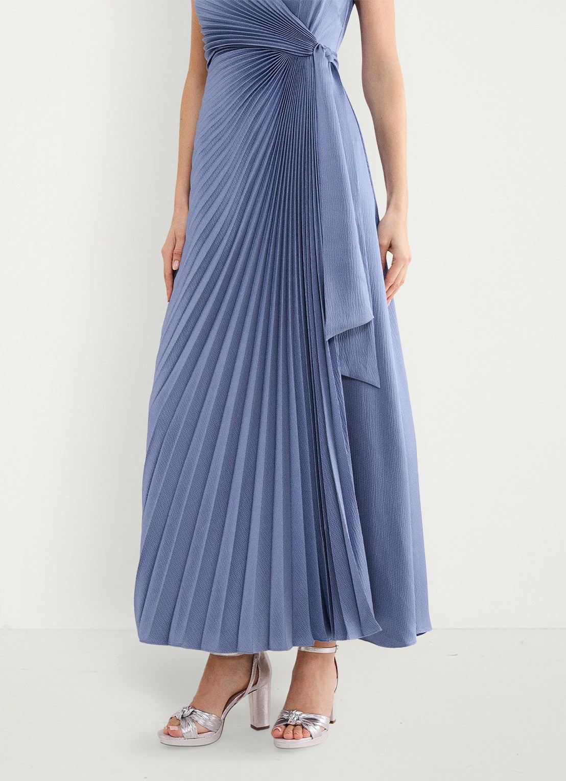 Phase Eight Emlyn maxi wikkeljurk met plooien - detail 5 lichtblauw