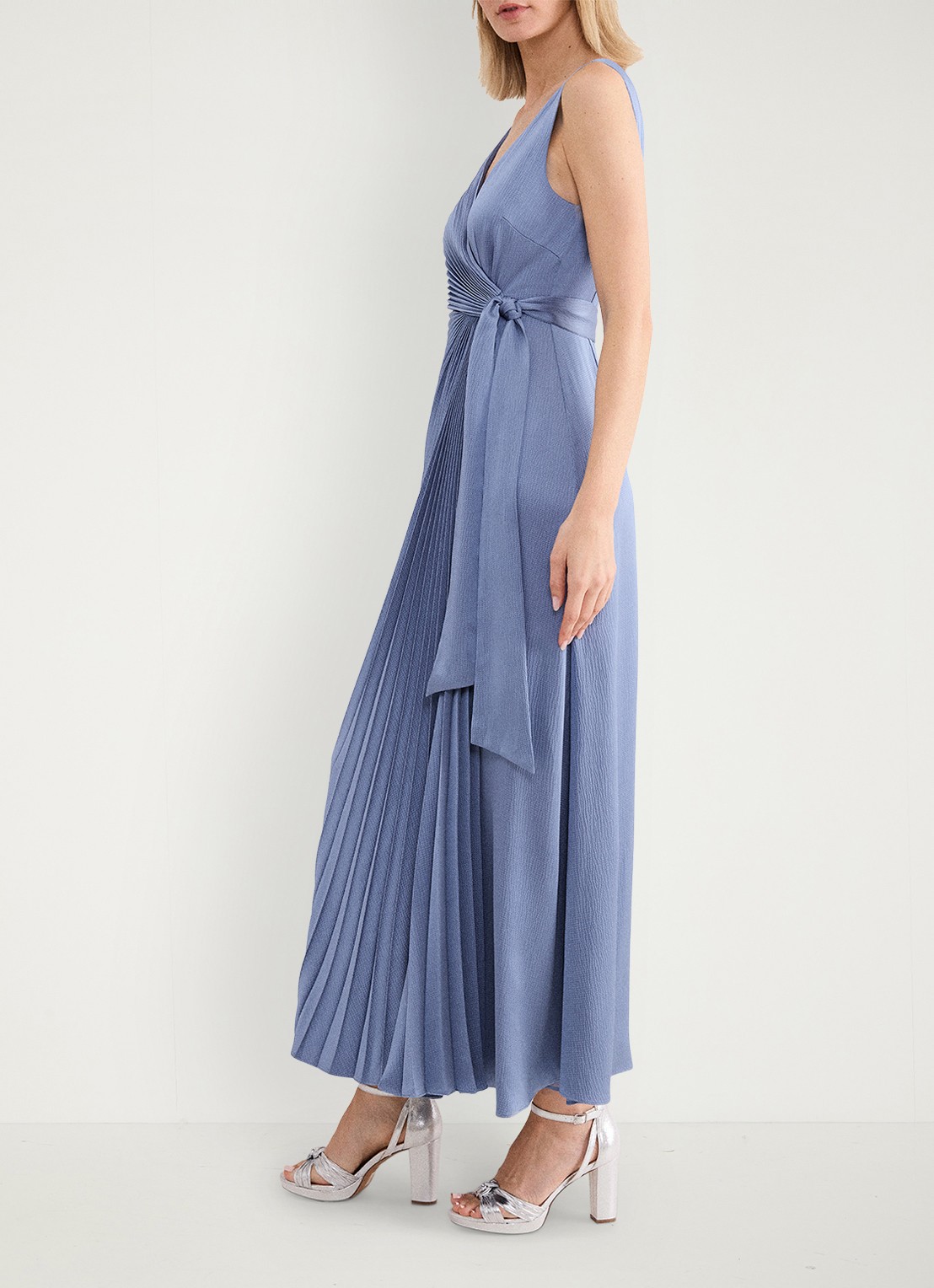 Phase Eight Emlyn maxi wikkeljurk met plooien - detail 6 lichtblauw
