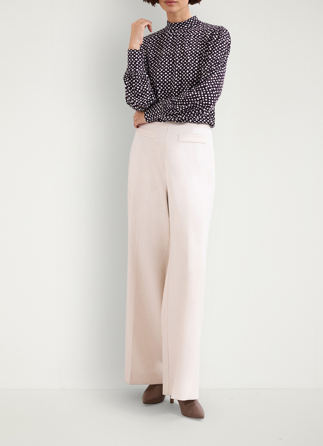 Phase Eight Esme blouse met stippenprint - voorkant 7 paars